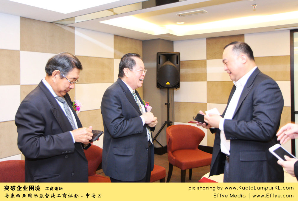 突破企业困境 工商论坛 CBMC Malaysia Christian Business and Marketplace Cennection 马来西亚国际基督徒工商协会 吉隆坡 雪兰莪 Kuala Lumpur Selangor Praying 祷告 C03