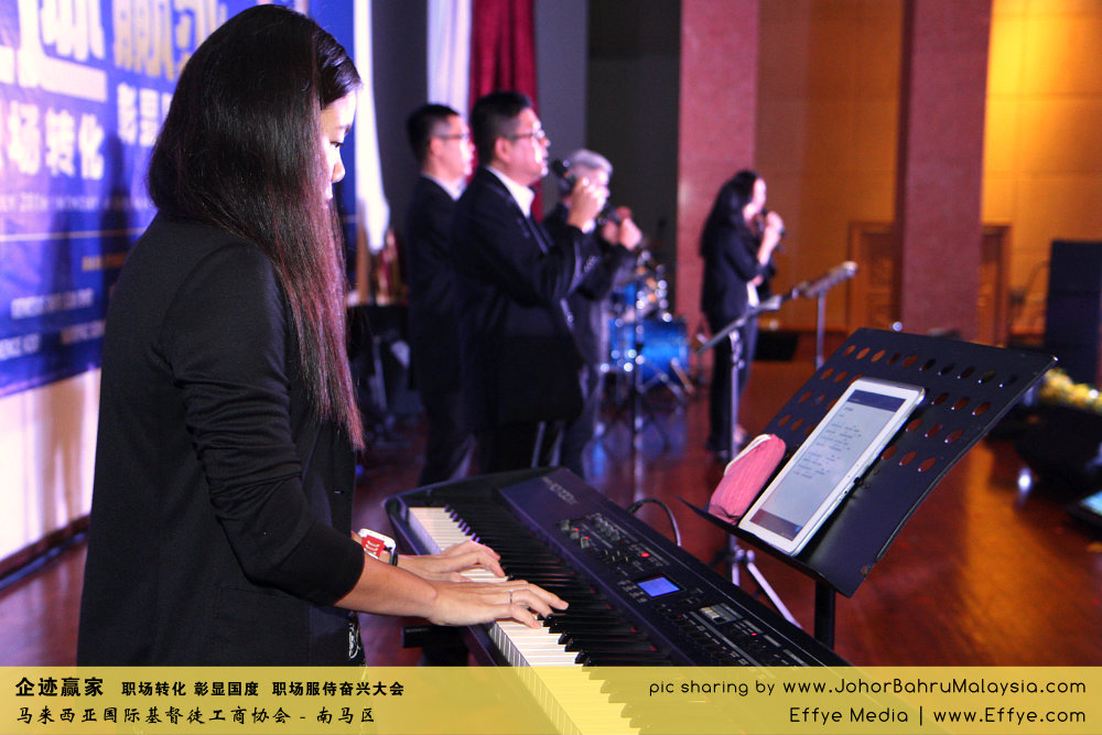 企迹赢家 职场转化 彰显国度 职场服侍奋兴大会 CBMC Malaysia Christian Business and Marketplace Cennection 马来西亚国际基督徒工商协会 唱诗歌 Group Photo at Johor Bahru Malaysia A01