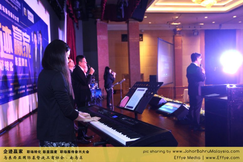 企迹赢家 职场转化 彰显国度 职场服侍奋兴大会 CBMC Malaysia Christian Business and Marketplace Cennection 马来西亚国际基督徒工商协会 唱诗歌 Group Photo at Johor Bahru Malaysia A02