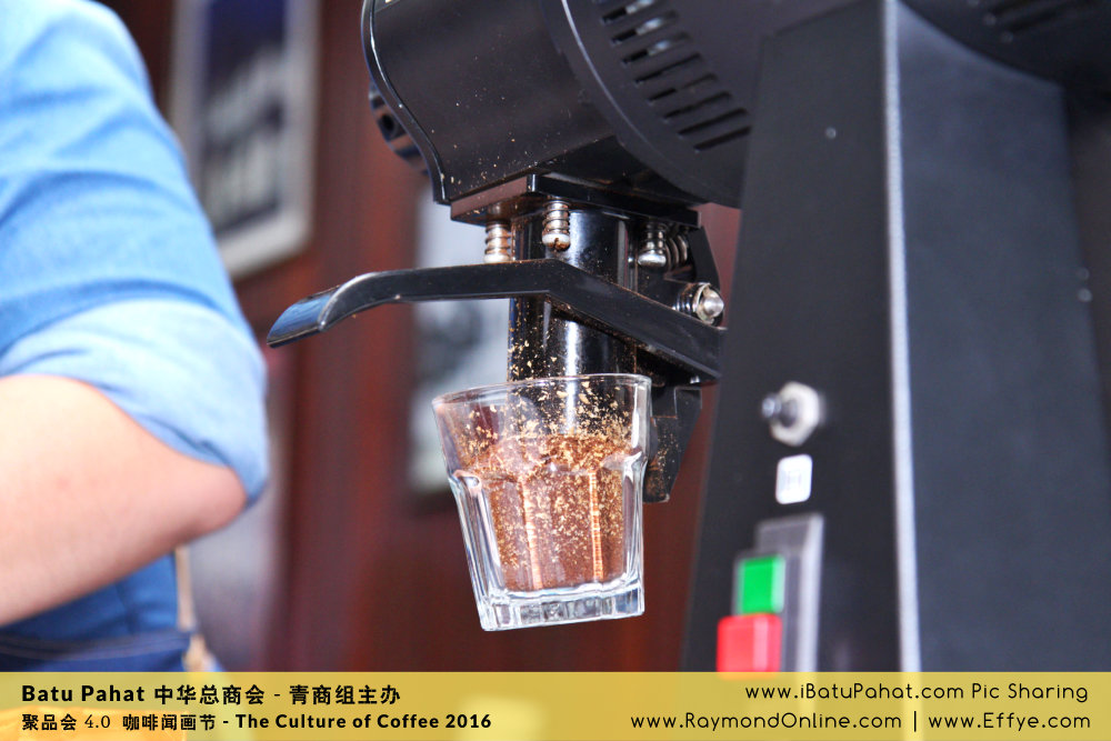 Raymond Ong Effye Ang RaymondOnline Raymond Online EffyeAng Effye Ang 王家豪 洪思莹 中华总商会 青商组 咖啡文化节 culture of coffee at Malaysia - Effye Media Online Advertising Web Dev D05