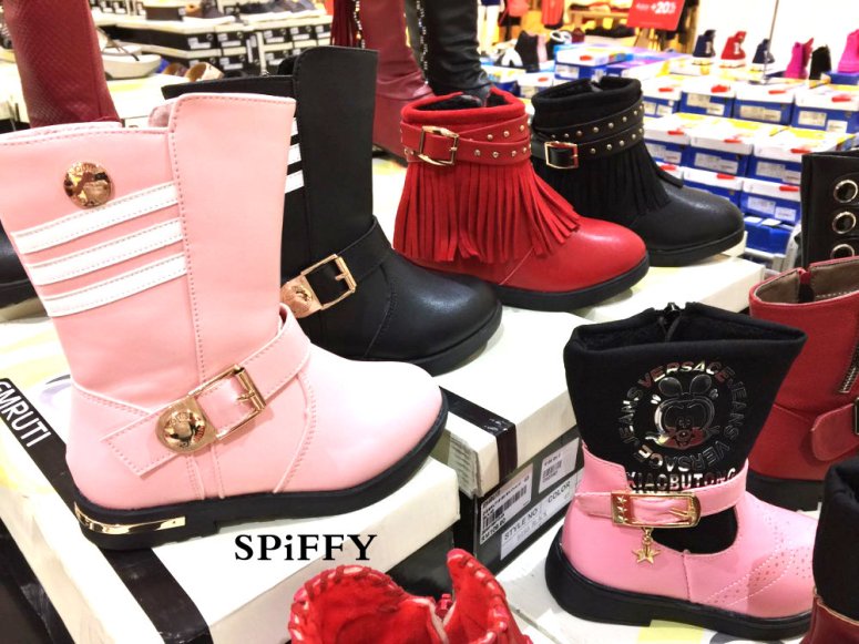 spiffy-shoes-flash-sales-at-johor-bahru-malaysia-nov-2016-men-shoes-girl-shoes-children-shoes-high-heels-wedges-%e6%9f%94%e4%bd%9b%e6%96%b0%e5%b1%b1%e5%8c%baspiffy%e9%9e%8b%e5%ad%90%e9%97%aa%e7%94%b5