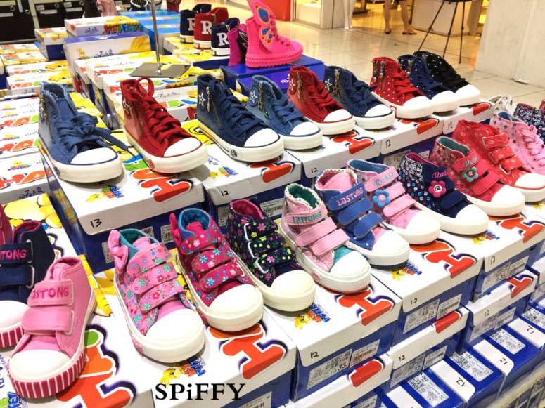 spiffy-shoes-flash-sales-at-johor-bahru-malaysia-nov-2016-men-shoes-girl-shoes-children-shoes-high-heels-wedges-%e6%9f%94%e4%bd%9b%e6%96%b0%e5%b1%b1%e5%8c%baspiffy%e9%9e%8b%e5%ad%90%e9%97%aa%e7%94%b5