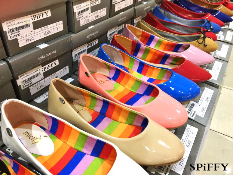 spiffy-shoes-flash-sales-at-johor-bahru-malaysia-nov-2016-men-shoes-girl-shoes-children-shoes-high-heels-wedges-%e6%9f%94%e4%bd%9b%e6%96%b0%e5%b1%b1%e5%8c%baspiffy%e9%9e%8b%e5%ad%90%e9%97%aa%e7%94%b5