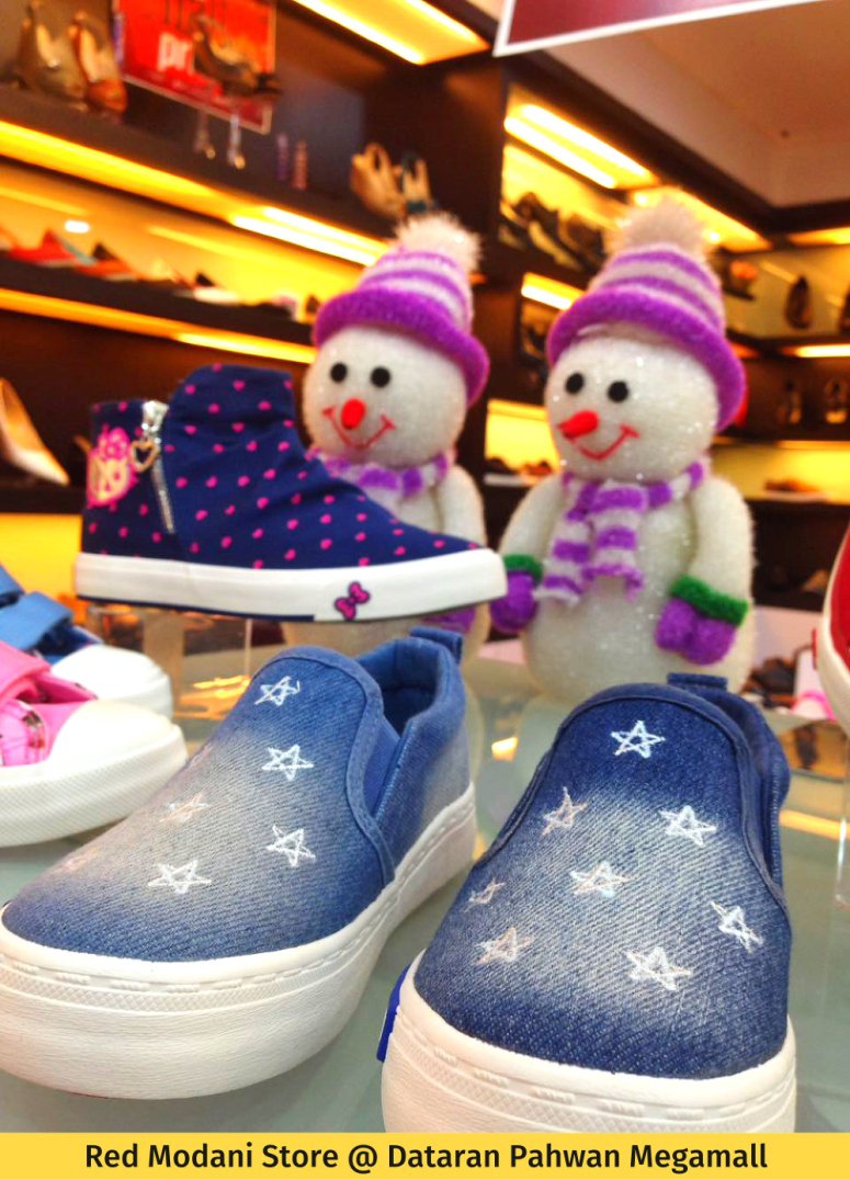 spiffy-shoes-year-end-sales-special-promotion-at-dataran-pahwan-megamall-melaka-malaysia-nov-2016-men-children-shoes-high-heels-wedges-%e9%a9%ac%e5%85%ad%e7%94%b2spiffy%e9%9e%8b%e5%ad%90%e5%b9%b4