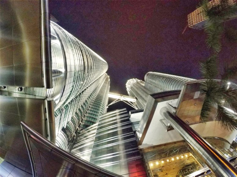 klcc-menara-kembar-kuala-lumpur-malaysia-raymond-ong-and-effye-ang-effye-media-online-advertising-website-development-education-online-media-creation-photography-%e9%a9%ac%e6%9d%a5%e8%a5%bf%e4%ba%9a