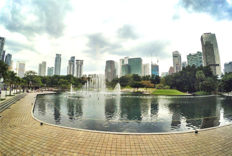 klcc-menara-kembar-kuala-lumpur-malaysia-raymond-ong-and-effye-ang-effye-media-online-advertising-website-development-education-online-media-creation-photography-%e9%a9%ac%e6%9d%a5%e8%a5%bf%e4%ba%9a