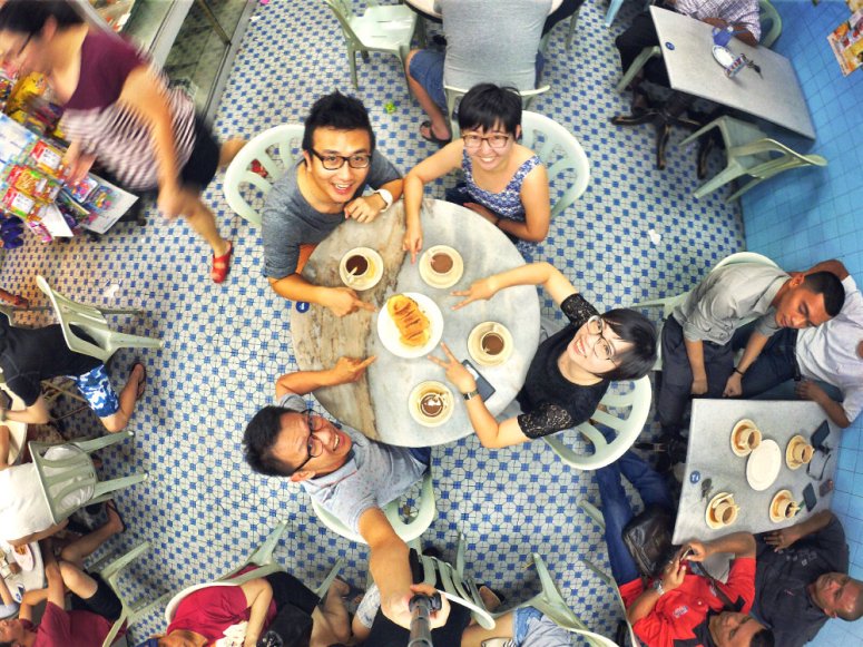 chinese-new-year-2017-friends-gathering-at-batu-pahat-han-kee-bakery-bakery-cake-house-with-raymond-ong-effye-ang-keith-kuang-hui-san-effye-media-online-advertising-batu-pahat-johor-malaysia-a01