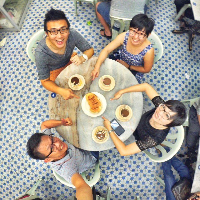 chinese-new-year-2017-friends-gathering-at-batu-pahat-han-kee-bakery-bakery-cake-house-with-raymond-ong-effye-ang-keith-kuang-hui-san-effye-media-online-advertising-batu-pahat-johor-malaysia-a04