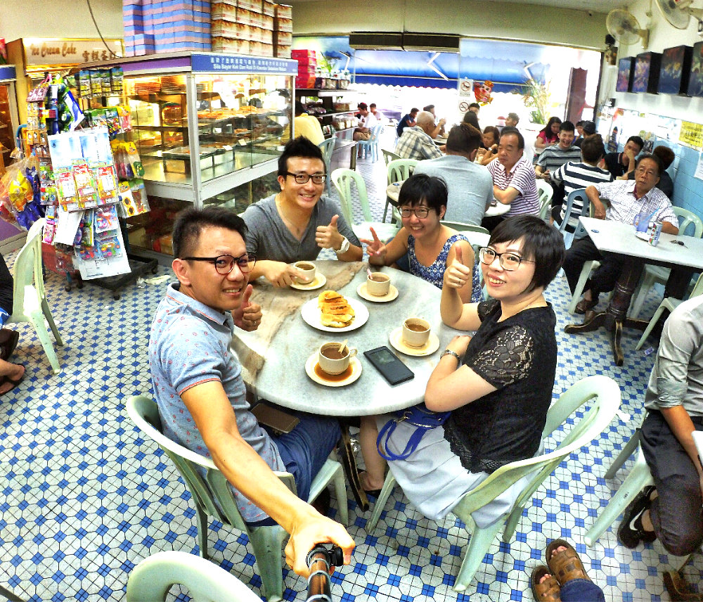 chinese-new-year-2017-friends-gathering-at-batu-pahat-han-kee-bakery-bakery-cake-house-with-raymond-ong-effye-ang-keith-kuang-hui-san-effye-media-online-advertising-batu-pahat-johor-malaysia-a07