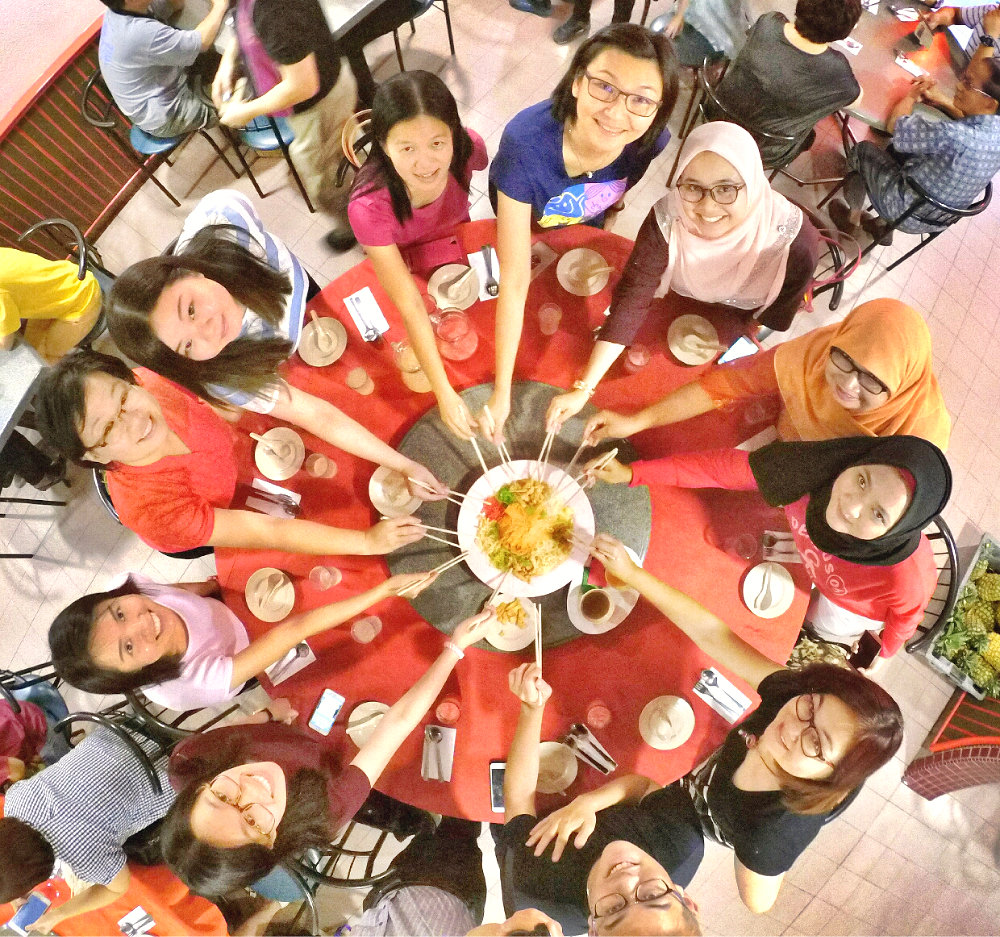 chinese-new-year-2017-malaysia-johor-batu-pahat-family-care-dental-surgery-dental-care-new-year-startup-dinner-at-daddy-village-raymond-ong-effye-ang-effye-media-online-advertising-web-dev-a01