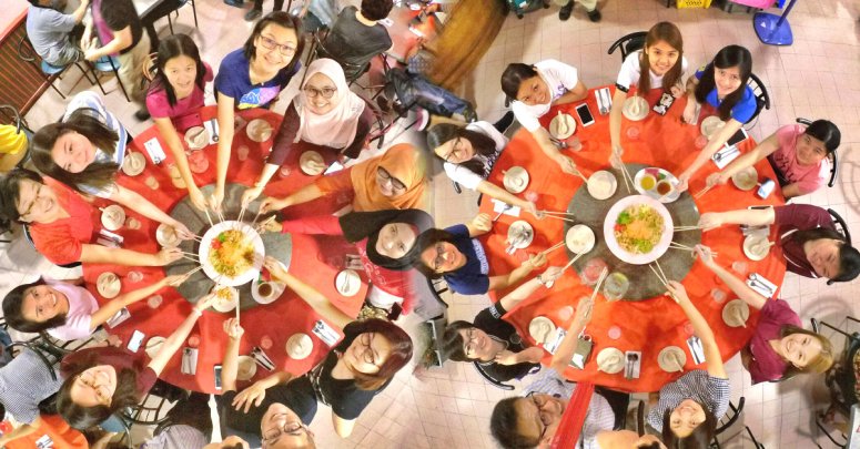 chinese-new-year-2017-malaysia-johor-batu-pahat-family-care-dental-surgery-dental-care-new-year-startup-dinner-at-daddy-village-raymond-ong-effye-ang-effye-media-online-advertising-web-dev-a00