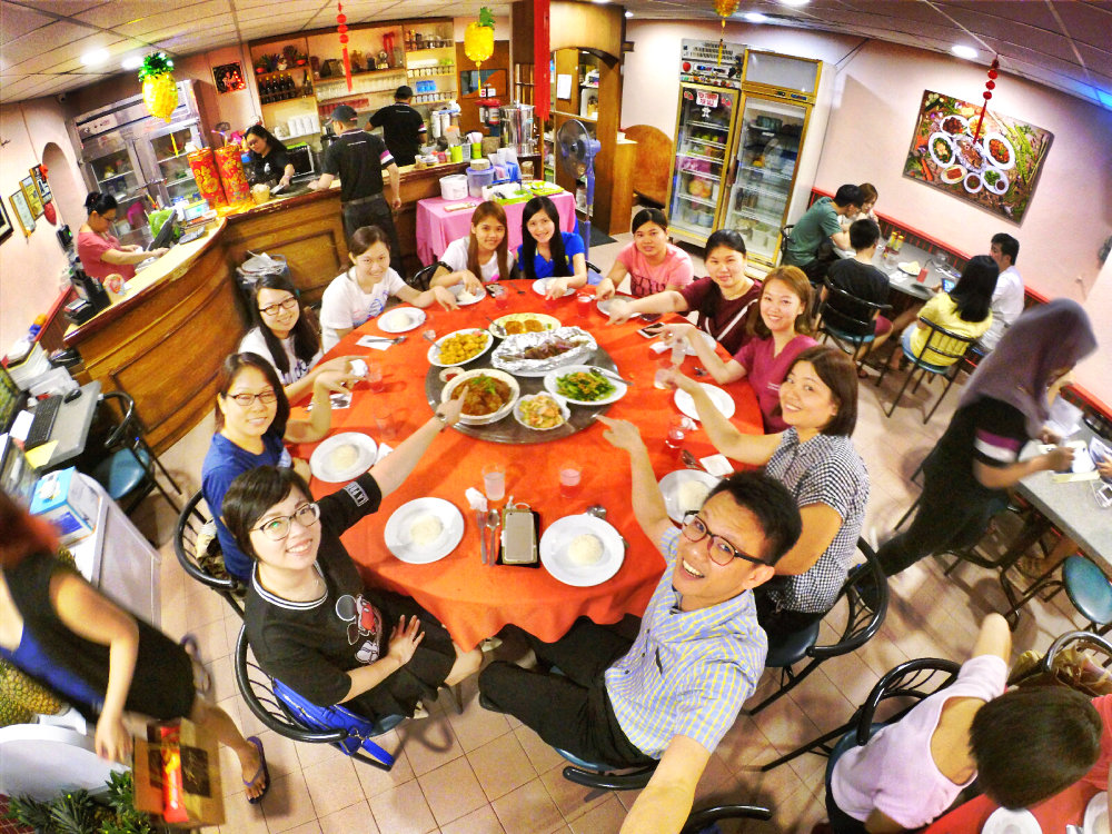 chinese-new-year-2017-malaysia-johor-batu-pahat-family-care-dental-surgery-dental-care-new-year-startup-dinner-at-daddy-village-raymond-ong-effye-ang-effye-media-online-advertising-web-dev-a04