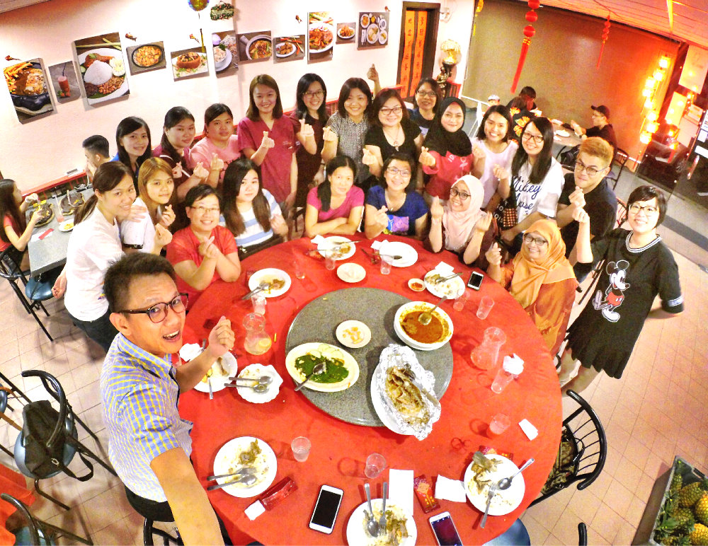 chinese-new-year-2017-malaysia-johor-batu-pahat-family-care-dental-surgery-dental-care-new-year-startup-dinner-at-daddy-village-raymond-ong-effye-ang-effye-media-online-advertising-web-dev-a05