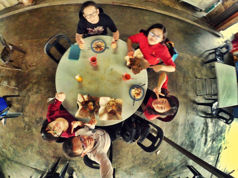 Johor Pekan Nanas Nenes Alfred Law Genesis Raymond Ong Effye Ang Pinky Ning Estella Onn Choo Yee Liang Lunch and Meeting Effye Media Online Advertising A04