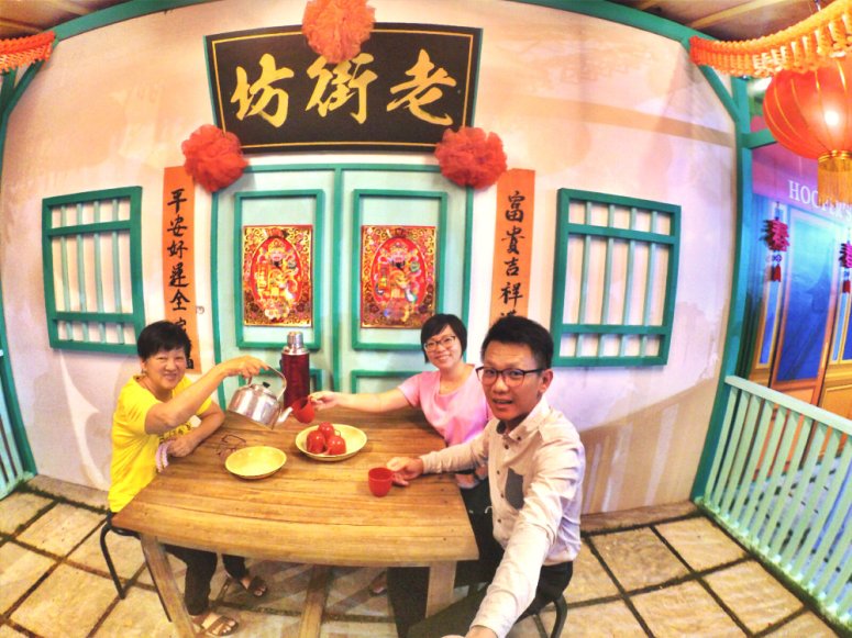 with Mum at Old Street Commercial Centre Batu Pahat Johor Malaysia Raymond Ong Effye Ang Effye Media Online Advertising Website Development A01