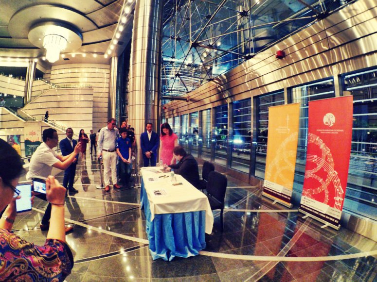 Malaysia Kuala Lumpur Malaysian Philharmonic Orchestra MPO Roberto Abbado Conductor Sergej Krylov Violin Berlioz Paganini Boccherini Berio Mendelssohn Raymond Ong Effye Ang Online Advert