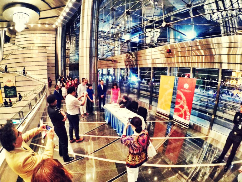 Malaysia Kuala Lumpur Malaysian Philharmonic Orchestra MPO Roberto Abbado Conductor Sergej Krylov Violin Berlioz Paganini Boccherini Berio Mendelssohn Raymond Ong Effye Ang Online Advert