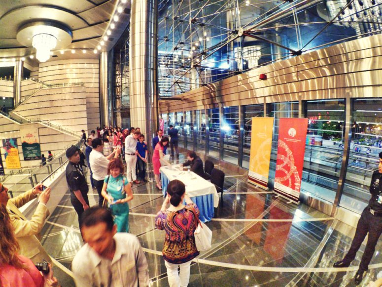 Malaysia Kuala Lumpur Malaysian Philharmonic Orchestra MPO Roberto Abbado Conductor Sergej Krylov Violin Berlioz Paganini Boccherini Berio Mendelssohn Raymond Ong Effye Ang Online Advert