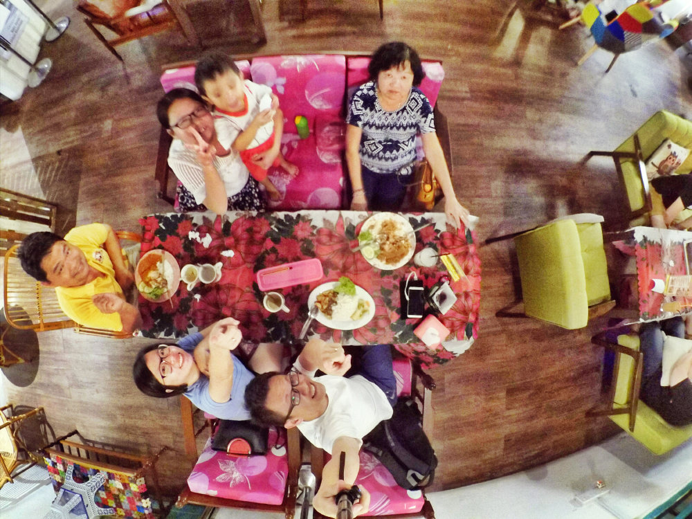 Dinner at Roundabout Kopitiam Cafe Batu Pahat Johor Malaysia Raymond Ong Effye Ang Effye Media Online Advertising Website Development Johor Msia A05