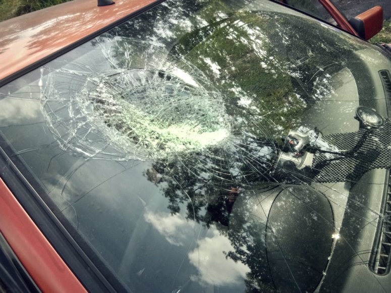 Malaysia Johor Batu Pahat Accident When A Car Meet a Rock at Tanjung Labor Batu Pahat Raymond Ong Effye Media Online Advertising Web Development A02