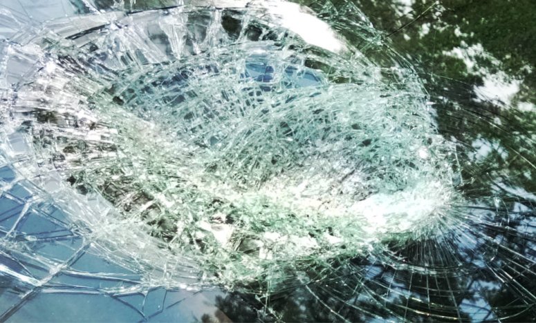 Malaysia Johor Batu Pahat Accident When A Car Meet a Rock at Tanjung Labor Batu Pahat Raymond Ong Effye Media Online Advertising Web Development A03