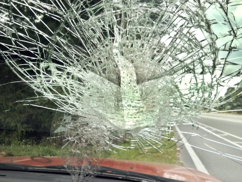 Malaysia Johor Batu Pahat Accident When A Car Meet a Rock at Tanjung Labor Batu Pahat Raymond Ong Effye Media Online Advertising Web Development A05