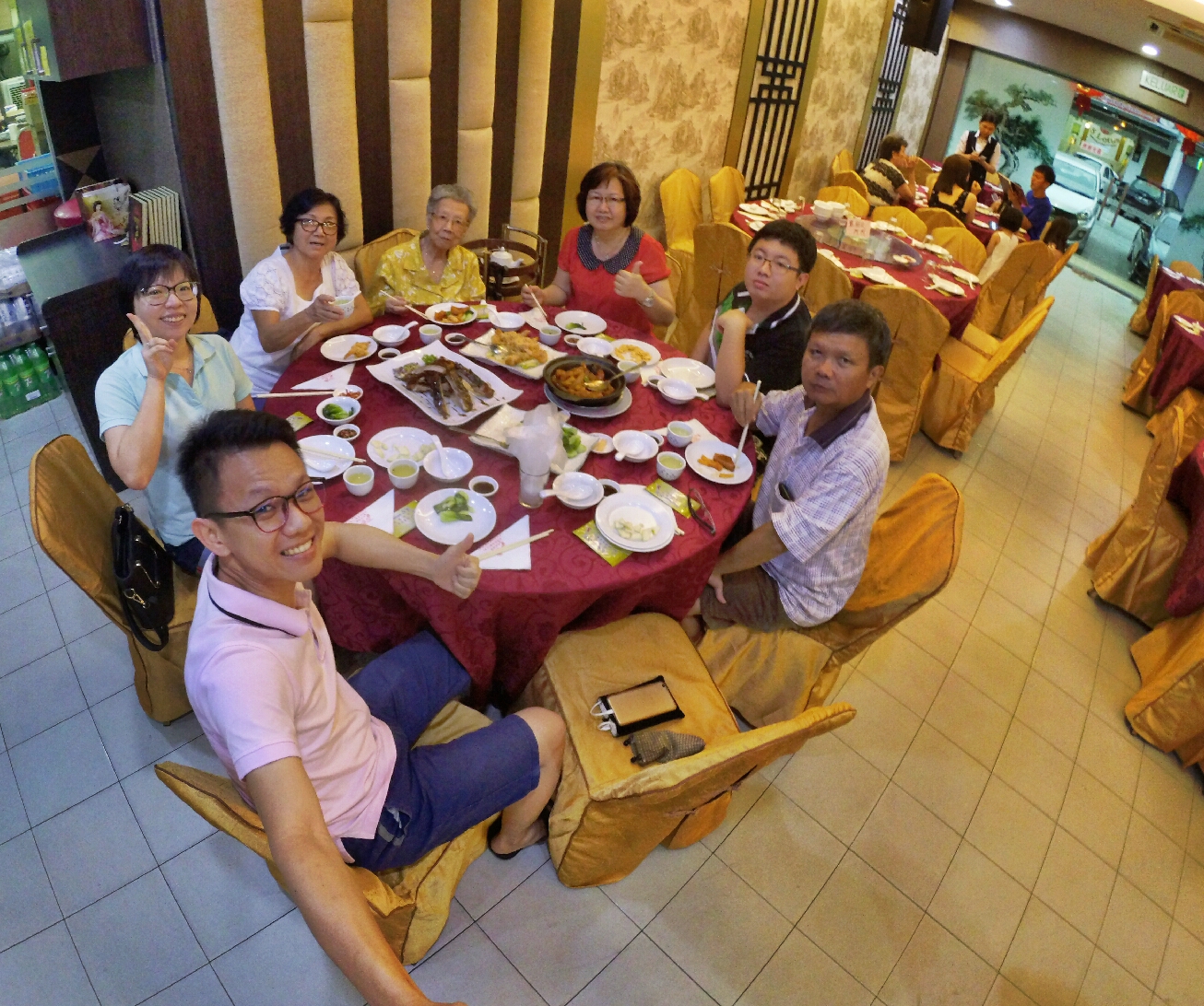 三代人一起的晚餐 Raymond Ong Effye Ang.jpg