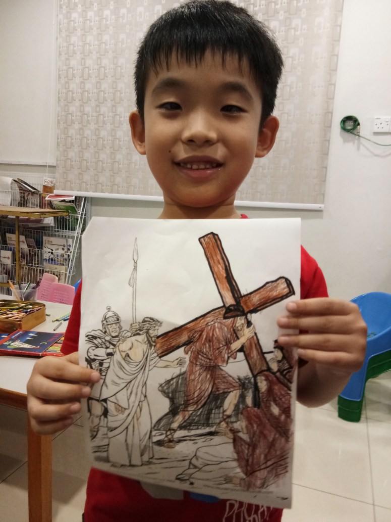 苏雅喜乐堂 里 崇拜时的儿童班 各各他 山上 的 三个十字架 耶稣与强盗 A02