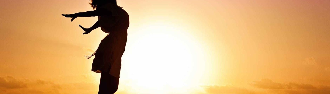 认识神才是智慧；认识自己才有知识。